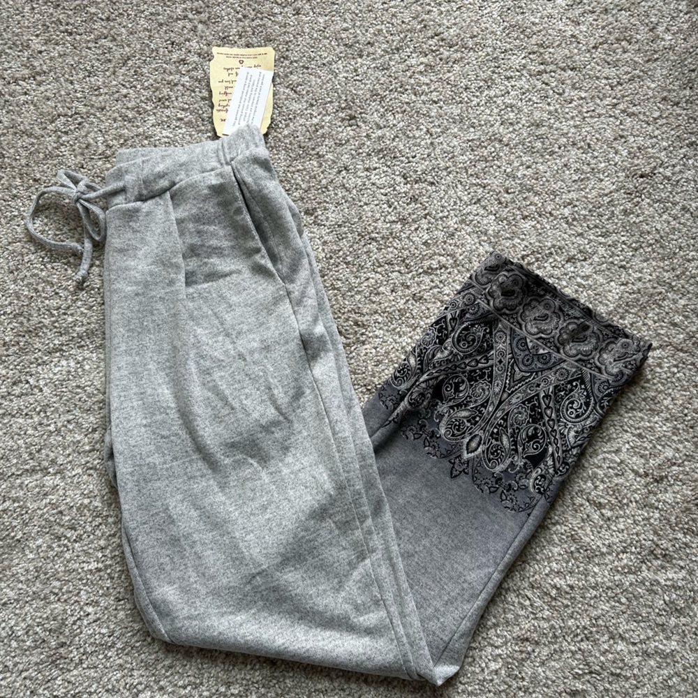 Women’s One World Gray Lounge Pants - Picture 3 of 6